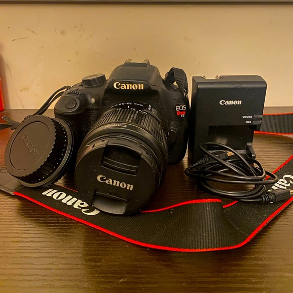 Cannon Rebel T5 with cannon zoom lens EF-S 18-55mm - Picture 1 of 8